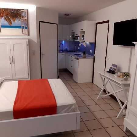 Apartament Studio Climatise - Piscine-Plage - 1 A 2 Personnes Sainte-Anne Zewnętrze zdjęcie