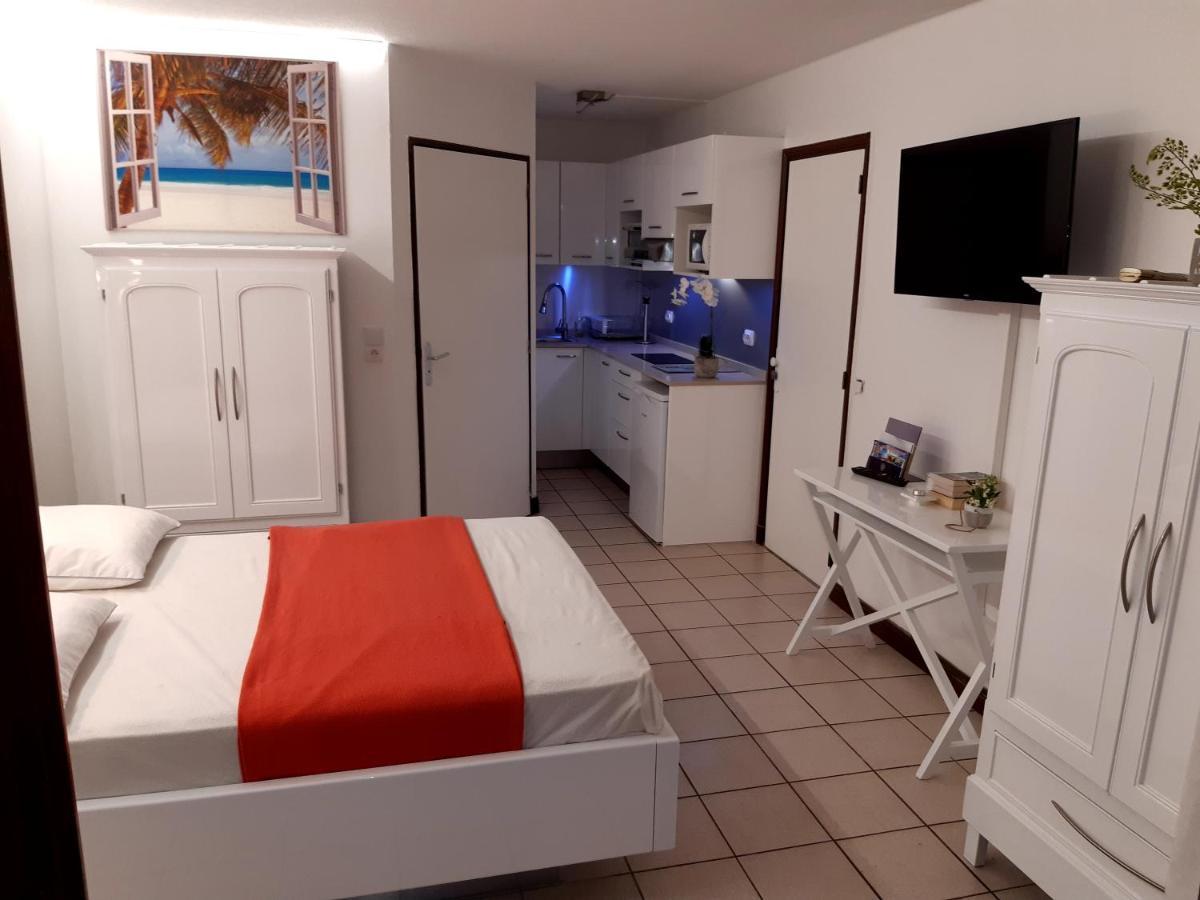 Apartament Studio Climatise - Piscine-Plage - 1 A 2 Personnes Sainte-Anne Zewnętrze zdjęcie